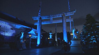 1000体の“お狐さん”が闇夜に…好評の豊川稲荷「ヨルモウデ」がパワーアップ　感染対策もアート化