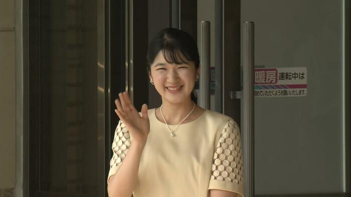 宇治山田駅前で市民から出迎えを受けられる（三重・伊勢市）