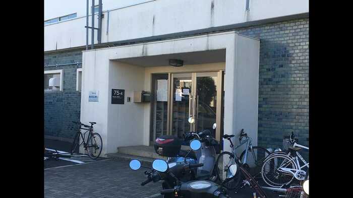 寮の玄関先。いまは他の部が使用している