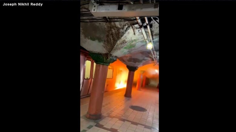アメリカ・ニュージャージー州の駅で通勤時間帯に火災発生　現場は一時騒然　乗客ら13人が手当てを受け、うち9人病院搬送｜FNNプライムオンライン