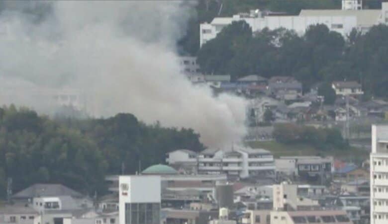 【速報】広島市安佐南区で住宅火災　消防車など１６台が出動　家族４人の無事を確認｜FNNプライムオンライン