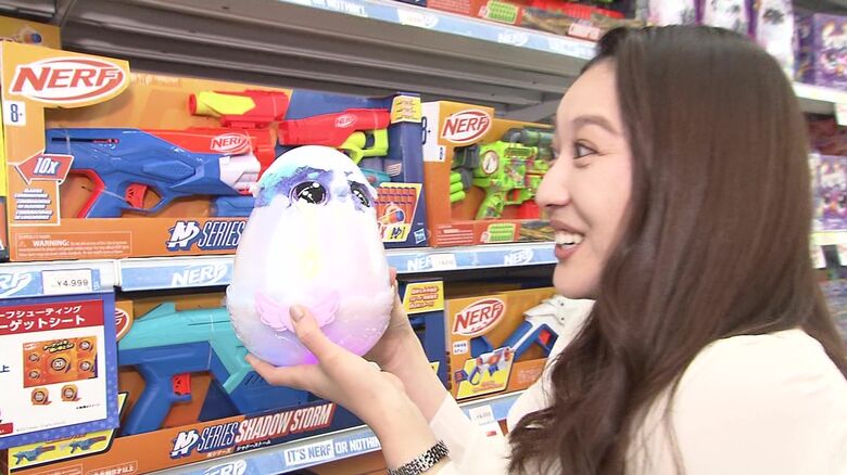 もうすぐクリスマス　おもちゃの最新トレンドは？「たまごっち」から超絶進化！触れる！最新デジタルペット　卵からふ化する？子供と一緒に遊べる＂懐かし＆最新＂オモチャが大人気・市場規模が拡大中｜FNNプライムオンライン