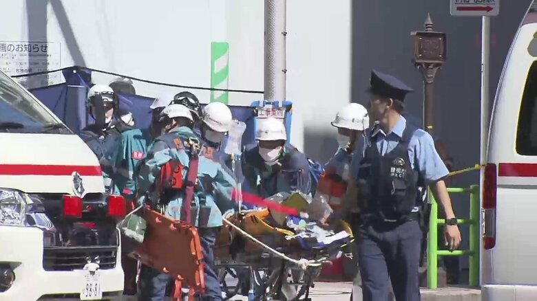 51階建てビルの建設中で鉄骨が崩れたか