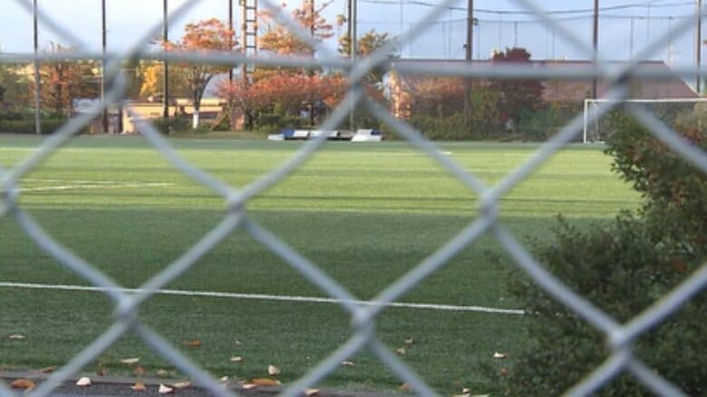 学校は、被害生徒が2年生の時に、「いじめ防止対策推進法」に則り、避難措置を含む保護を継続してきたと説明している。