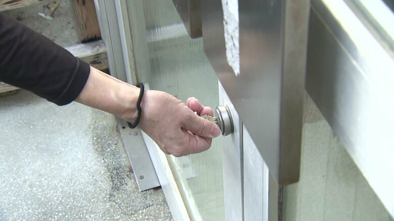 校舎に鍵がかけられた