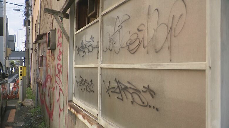 新潟市中央区のビルに落書き