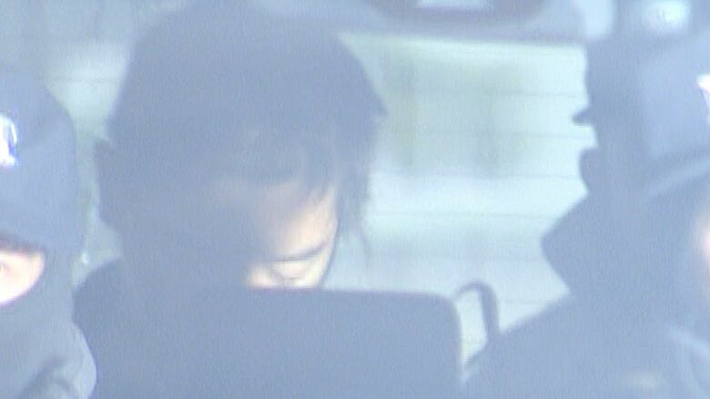 長野中央警察署に移送される矢口容疑者