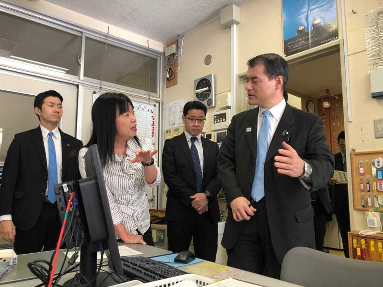 板倉千鶴校長と視察に訪れた柴山文科大臣