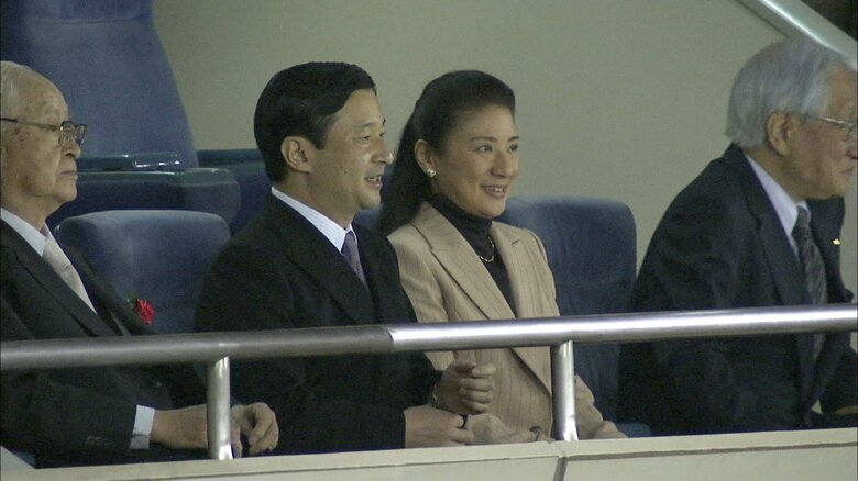 WBC日中戦を観戦される両陛下（2009年3月 東京ドーム）