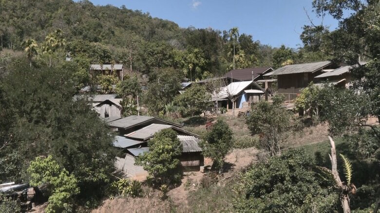 山岳地帯にあるカレン族の村