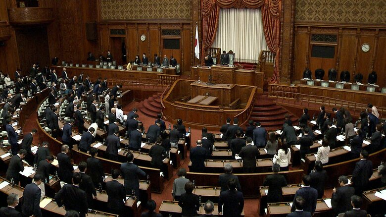 ガソリン暫定税率廃止法が成立した参院本会議（11月28日午前）