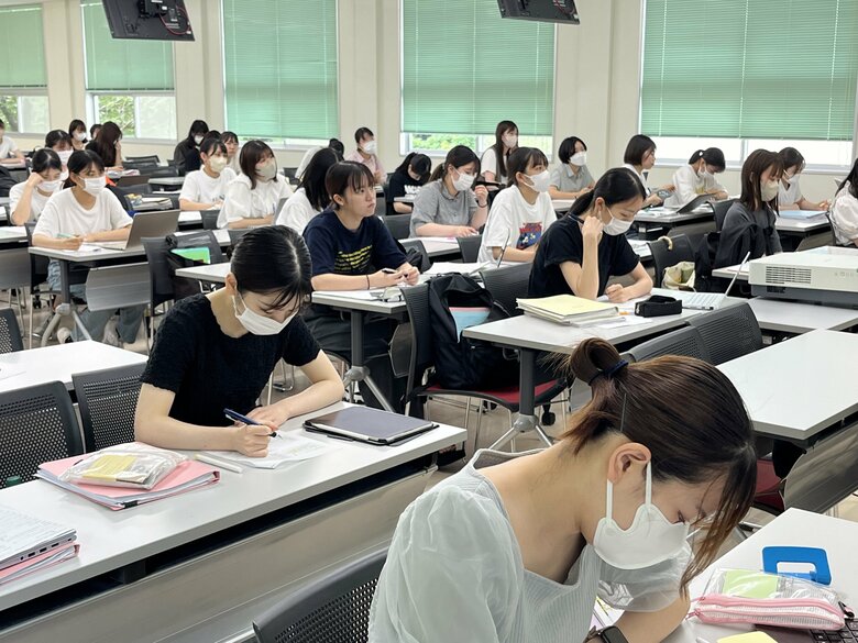 現在264人の女子学生が看護を学ぶ