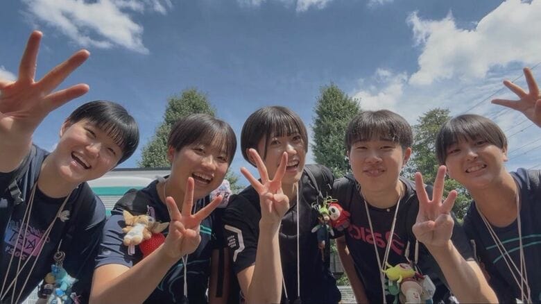 盛岡誠桜女子バレー部の3年生5人（写真：選手提供）