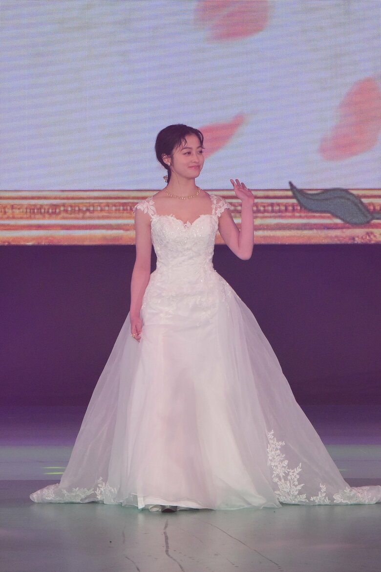 (c)Rakuten GirlsAward 2023 SPRING/SUMMER