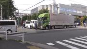 交差点で3台絡む事故　トラック2台に病院関係の車挟まれたか　男性3人がケガ　命に別状なし　東京・江戸川区