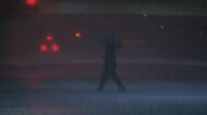 【台風情報】“迷走”台風24号が列島接近　急な突風、天気急変　突然横殴りの雨に