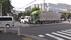 交差点で3台絡む事故　トラック2台に病院関係の車挟まれたか　男性3人…