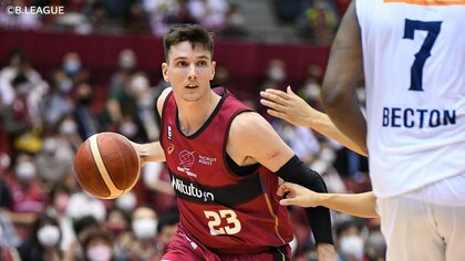 川崎ブレイブサンダース新戦力マット・ジャニング＆前田悟が開幕戦の神奈川ダービーで3Pシュートの雨！