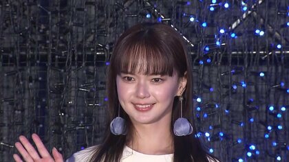 多部未華子 クリスマスは「友人宅で」　薄手の白ワンピースで“青の洞窟”点灯式に登場