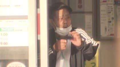 捜査員が現場に突入…86歳男を緊急逮捕　郵便局に“拳銃”のようなもの持ち立てこもった事件　“病院での発砲・自宅への放火”認める供述