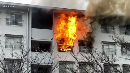 「4階から爆発音」集合住宅火災で火元の部屋の1人死亡　上の階にも燃え広がり女性2人軽傷　愛知・豊明市