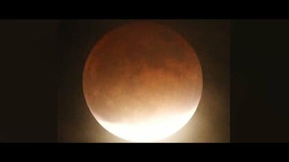【圧巻】140年ぶり「ほぼ皆既月食」タイムラプス映像！報道カメラマンが都内各所から撮影【2021年11月19日】