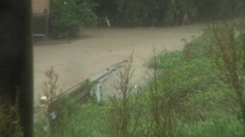 「今までない」宮崎市で排水溝から水あふれ道路水没　欠航で奄美大島に食材入荷せず「名物料理ピンチ」　台風から遠く離れた紀伊半島でも大雨