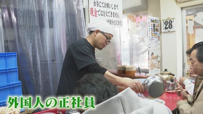 店で唯一の外国人正社員のゴレ･プラディップさん（ネパール出身･39）