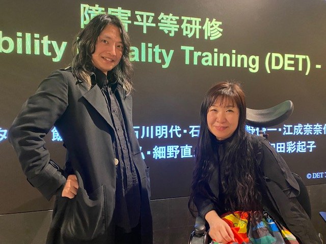 オリィ研究所代表の吉藤オリィさん(左)と石川明代さん (※写真撮影のためマスクを外しています)