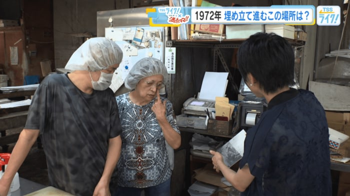 亀康 亀岡正樹さん（左）と 亀岡美佐子さん（右）に話を聞く衣笠アナ