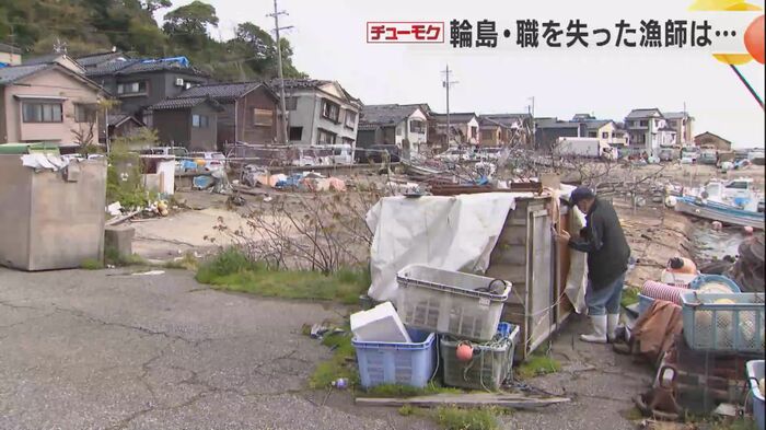 漁の道具を片付ける梅本嘉之さん
