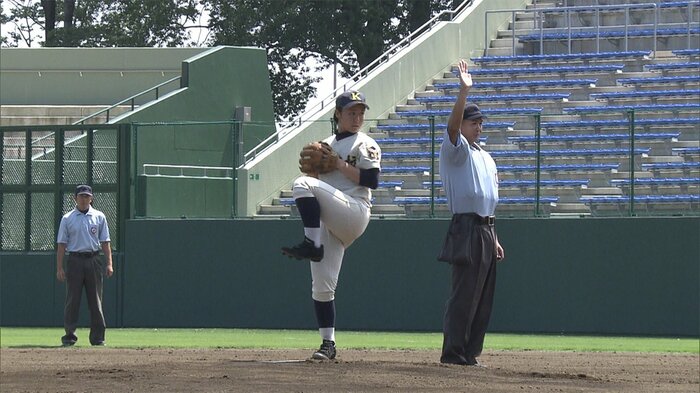 始球式でマウンドに立つ木村百伽選手