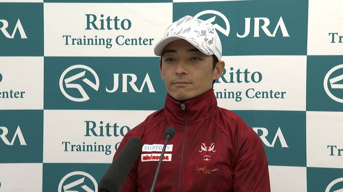 共同会見を行う川田将雅騎手