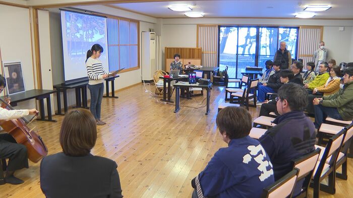 朗読会に参加し鎮魂のメッセージを読んだ智桜さん