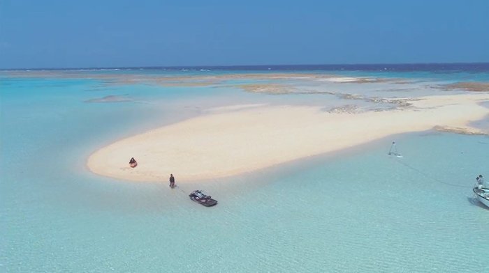 2万匹のホタル乱舞や船が宙に浮く幻のビーチ…コロナで自粛の今年は見られない夏の絶景を紹介