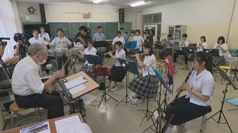 応援団も吹奏楽部もない未来富山に届け！魚津市3校の吹奏楽部員たちが結成した吹奏楽団｜FNNプライムオンライン