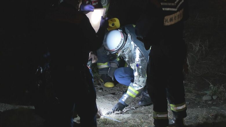豊平川の河川敷で火事…焼け跡から“年齢不明の男性の遺体”目立った外傷なし「河川敷で草のようなものが燃えている」警察が事件と事故、自殺の可能性含め捜査〈札幌市〉｜FNNプライムオンライン