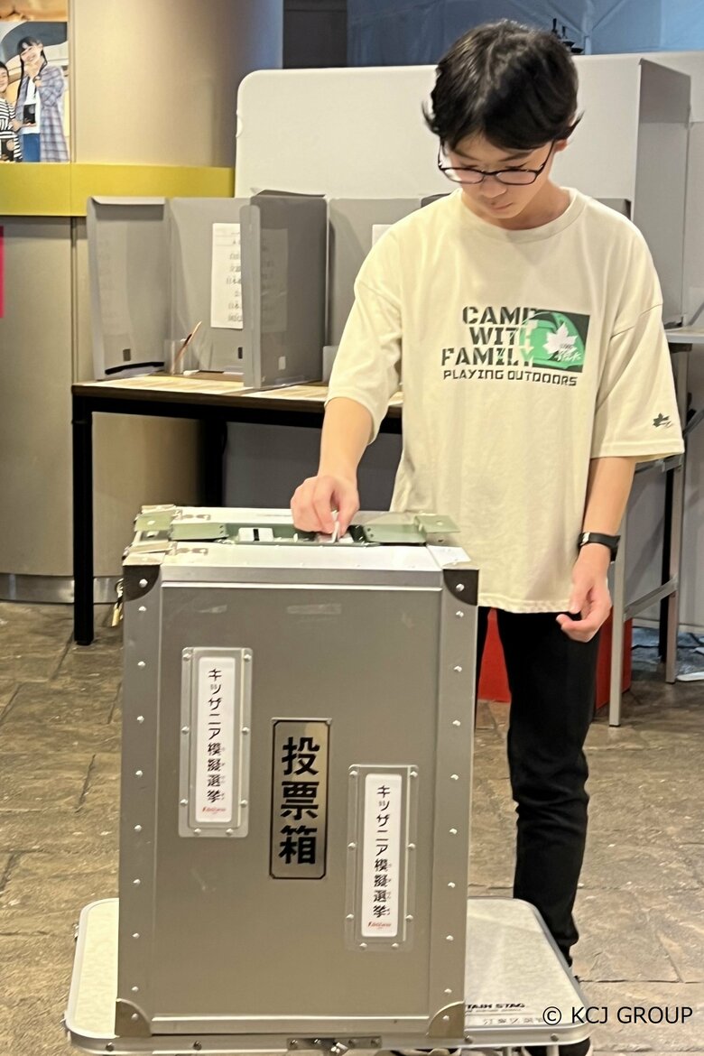 衆院選に合わせ国内のキッザニア3拠点で投票体験!約半数のこどもが「大人になって実際の選挙に行きたい」と回答。