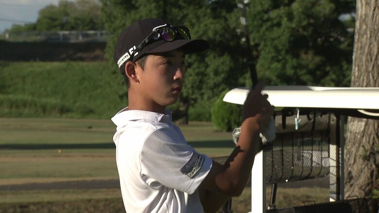 秋田県アマチュアゴルフ選手権で最年少優勝を果たした藤田慶吾さん
