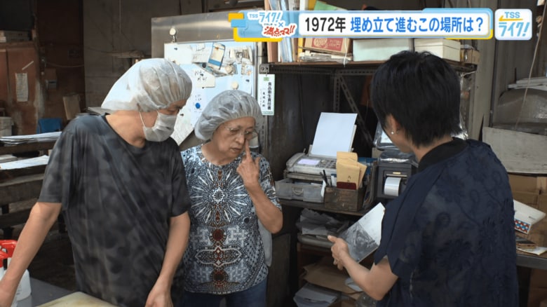 亀康 亀岡正樹さん（左）と 亀岡美佐子さん（右）に話を聞く衣笠アナ