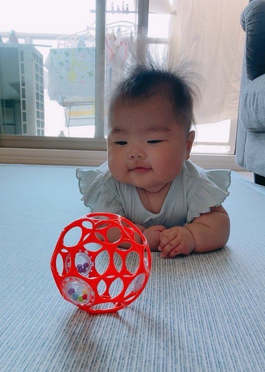 「そろそろコイツで遊んでやるか」な表情（提供：りらさん）