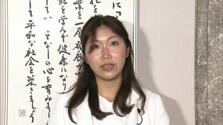 議員としての抱負を述べる中山県議（5月1日）