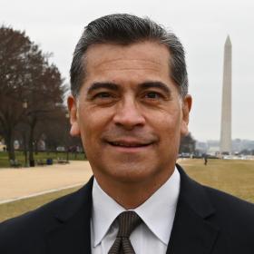 ベセラ長官（保険福祉省HPより）