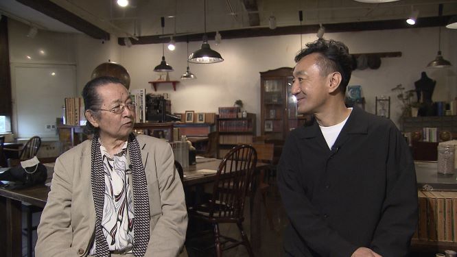 オーナーの仙都住宅センター 藤野榮次取締役会長（左）と村上社長（右）