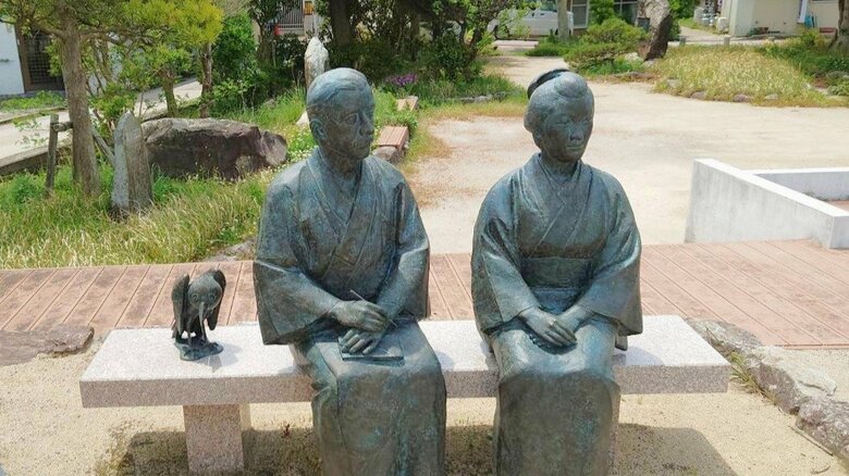 島根県の離島・隠岐諸島の海士町（あまちょう）にある八雲とセツの像