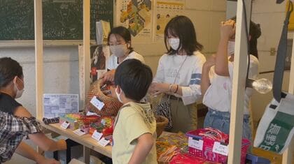 1日限定“駄菓子屋”でシャッター街が予想外のにぎわい…発案は中高生【長野発】