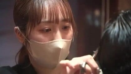 東日本大震災で父と祖父亡くした女性　母の背中追い理容師に　岩手県　