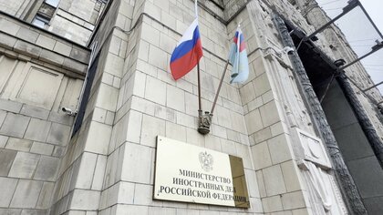 駐ロシア大使が北海道新聞の記者の即時解放を改めて求める　ロシア外務次官と会談