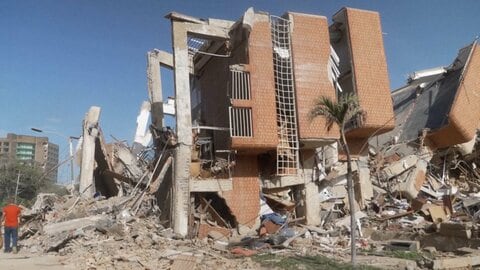 ベネズエラ大地震　がれきの下から助けを求める「手」　閉じ込められた200人以上の救助活動続く　死者235人に