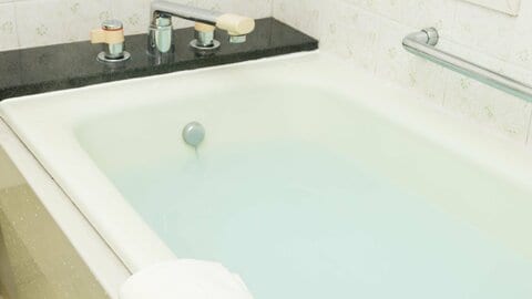 入浴剤を使った「残り湯」での洗濯はOK！でも柔軟剤は入れないで！ダメな理由と再利用をする時の注意点